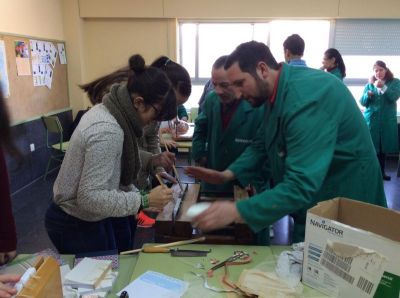 MÉRCORES, 11 FEBREIRO 2015
APRENDENDO A ENCADERNAR, por Asociación AFEXDI (Centro Ocupacional para as persoas con discapacidade intelectual. Santiago de Compostela)
Palabras chave: actividade educativa