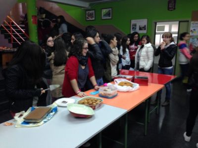 Venda de pasteis para financiar viaxe a Cantabria
Recreos do día de SAMAÍN-30 de outubro de 2013
Palabras chave: actividade gastronómica e cultural