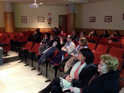 Tabaquismo e seus efectos
Charla coloquio do doutor,  Antonio Pose Reino, sobre o tabaquismo e os seus efectos, estivo acompañado pola Directora da Escola Infantil do Hospital Clínico de Santiago de Compostela, Ruth Gómez Vázquez.
Palabras chave: actividade cultural