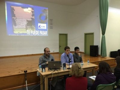 4 de maio de 2015
Alumnado 2º ESO, organiza: Orientación
Palabras chave: actividade educativa