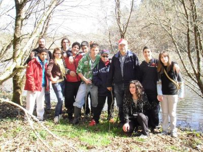 Alumnado 2º ESO D con profesorado acompañante
Alumnado de 2º ESO D na actividade coñecemento do entorno da vila de Negreira
Palabras chave: actividade