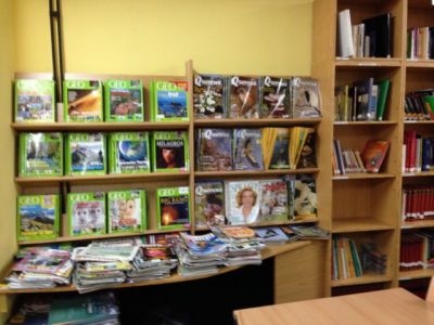 Aula de Biblioteca
Zona de revistas, comics,...
Palabras chave: estructura da aula
