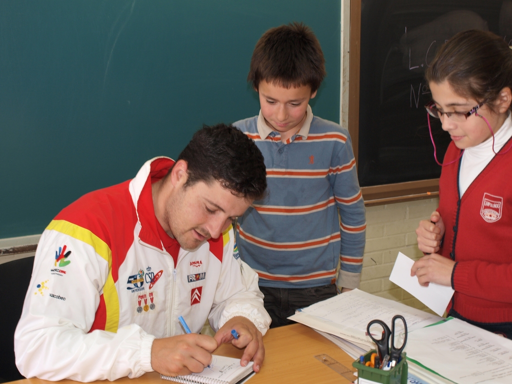 David Cal asinando autógrafos