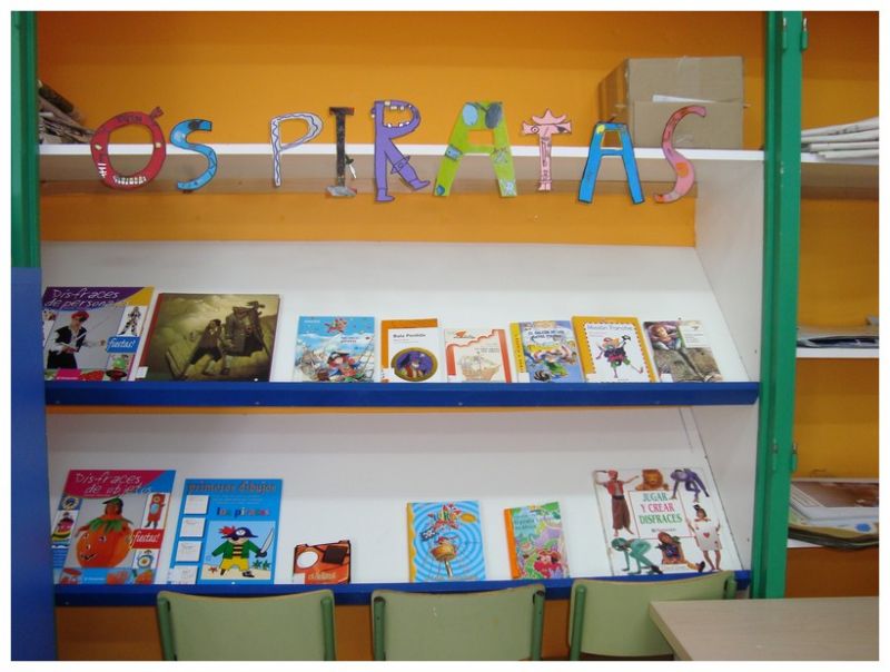 Libros piratas na biblioteca
