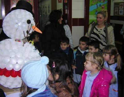 Os nenos de Infantil levamos un doce a Frosty para comelo o dia 12-12-12 ás 12:12.
