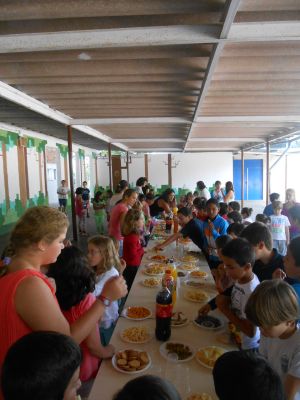 Patio cuberto Educación Primaria (1º dia de curso). CEIP Plurilingüe Sobreira-Valadares.
