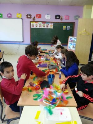 Second graders making their turkeys
