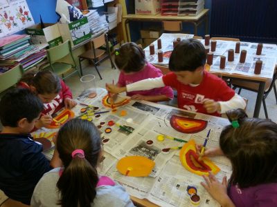 Second graders making their turkeys
