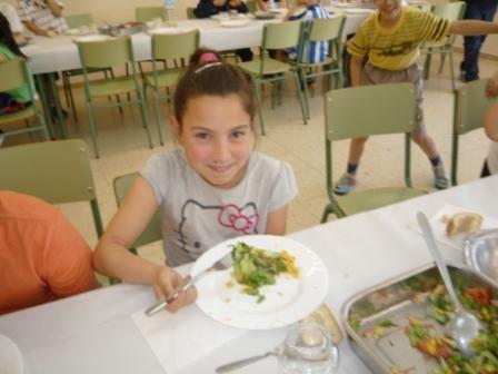 comendo ensalada