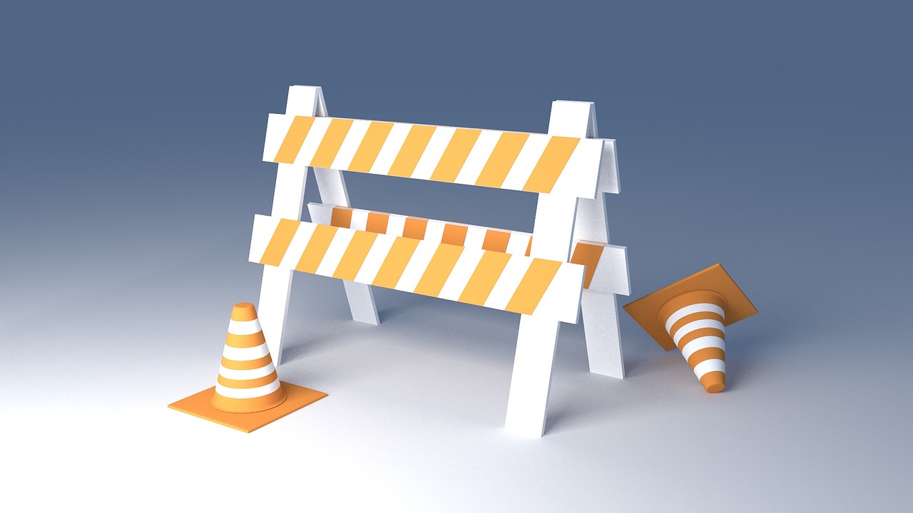 Ilustración con una valla y dos conos indicando que está "en construcción".