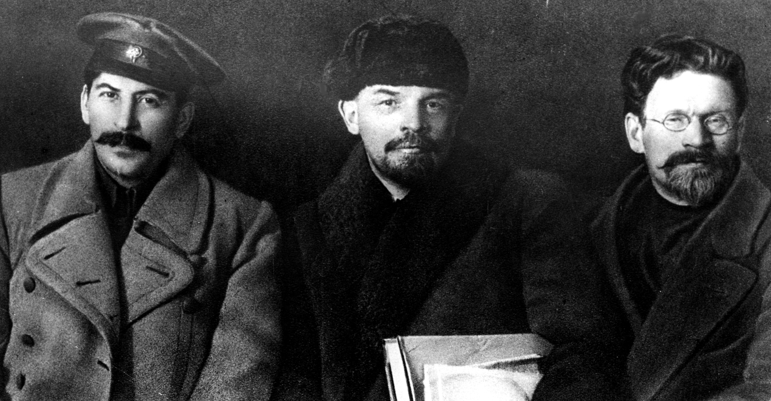 Stalin, Lenind and Trotsky (Dominio público)