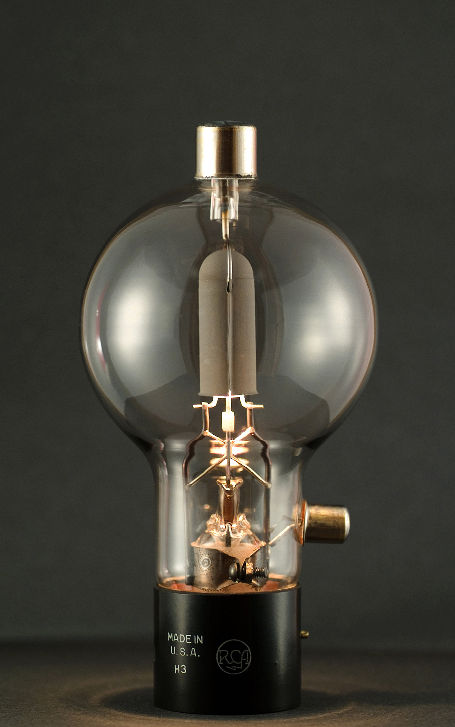 Foto de la lámpara incandescente de Edison.
