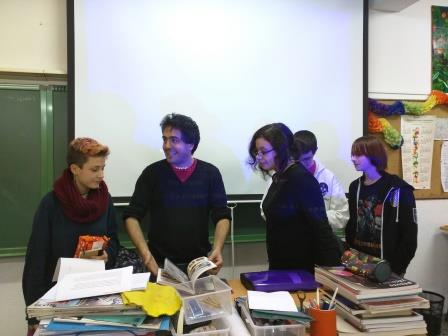 Manel Cráneo con estudantes participantes no Obradoiro