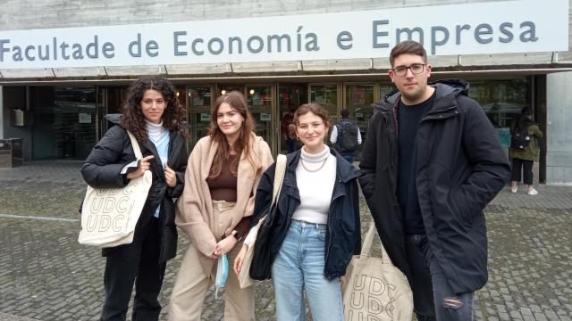 Entrada nas instalacións da facultade