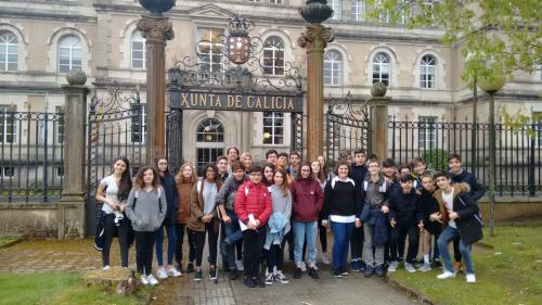 alumnado de 2º de ESO B na porta de San Caetano