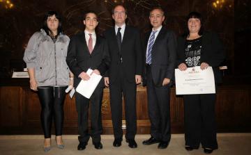 Catro estudantes galegos reciben en Madrid os premios nacionais 2007/2008