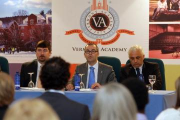 O conselleiro de Educación asiste á presentación da Vermont Academy en Santiago 