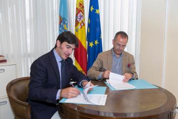 Xesús Vázquez Abad e o alcalde de Ames asinaron o convenio