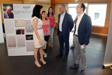  Os secretarios xerais de Cultura e de Política Lingüística visitan en Melide a mostra ‘Xosé Filgueira Valverde (1906-1996), un faro na construción de Galicia’