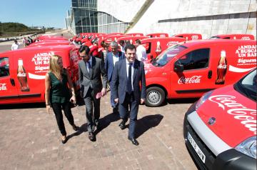 Coca-Cola Iberian Partners incorpora la lengua gallega a su flota de vehículos comerciales