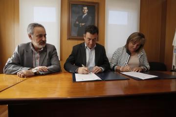 Educación e Concello de Meaño asinan un acordo para construír un novo comedor no CEIP de Coirón-Dena