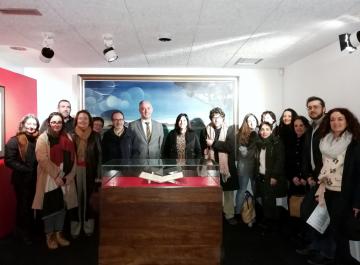 La Red de Centros de Estudios Gallegos visita en Vigo la muestra Vindel, un tesoro en siete cantigas