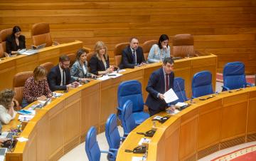 O Conselleiro falando no seu escaño do parlamento galego